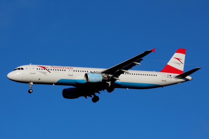 OE-LBF Austrian Airlines A321 arriving late morning from Innsbruck.